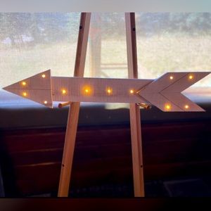 Wedding arrow with lights